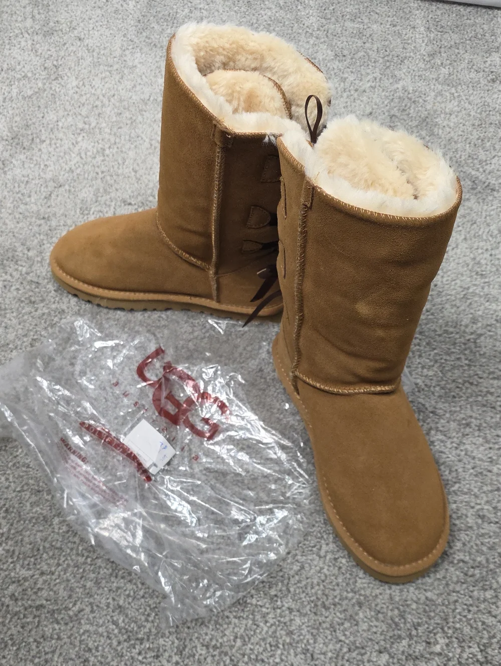 UGG Bailey Boots Chestnut Sheepskin Bow-Back Winter Boots Wimens Size 9 No Box